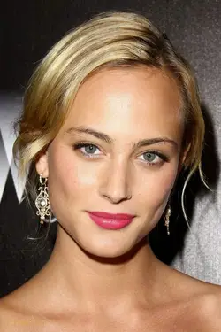 Nora Arnezeder