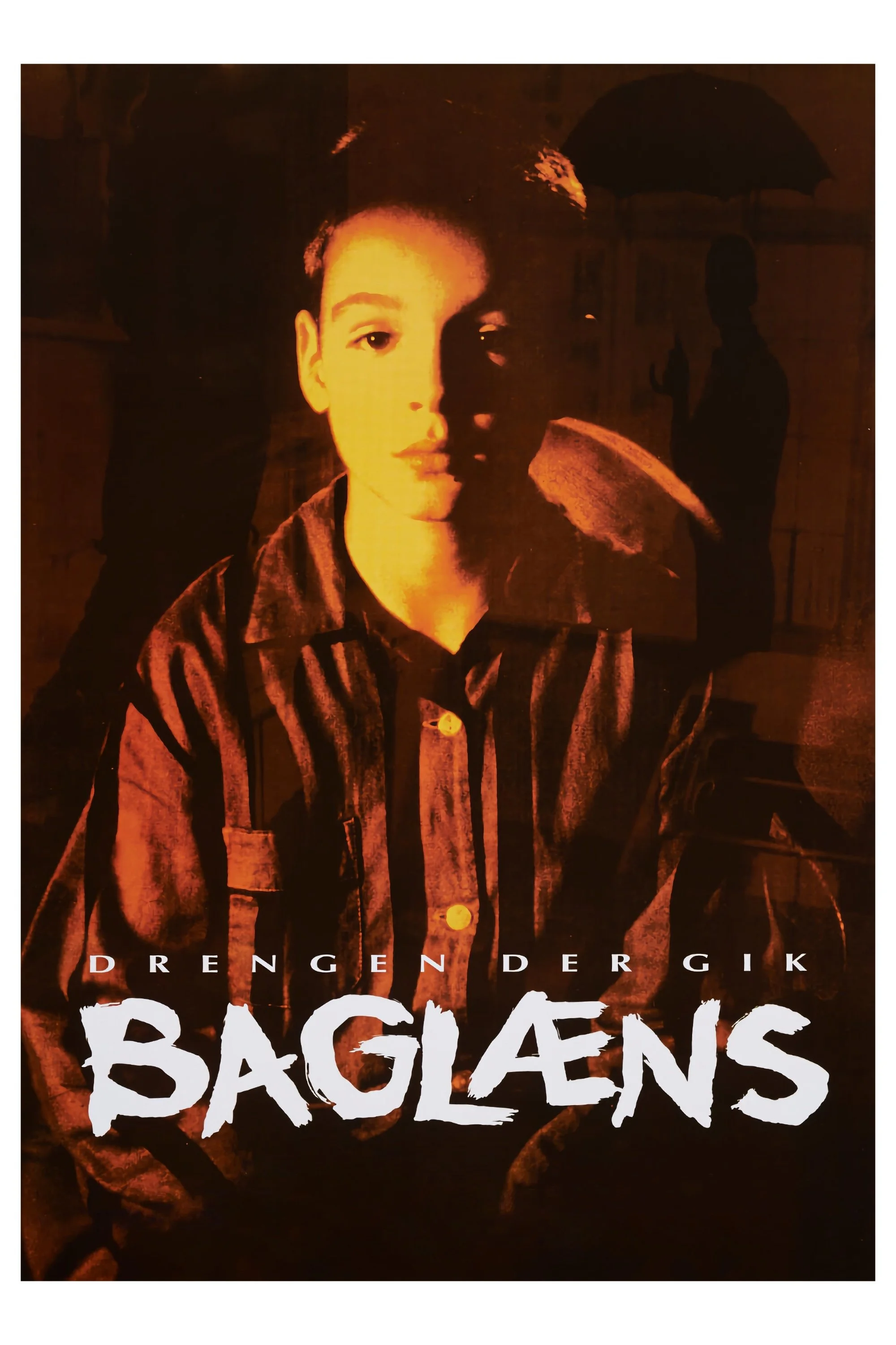 پسری که به خلف برگشت راه می رود